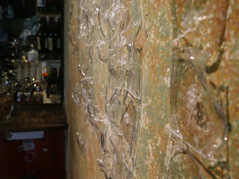 Ausstellungsansicht Cargobar, Basel: Broken Circle