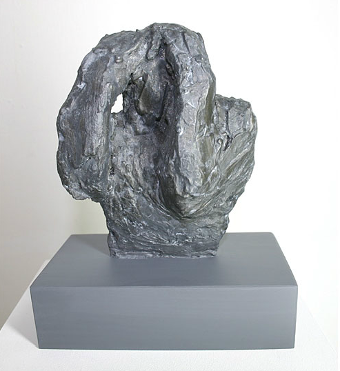 "intimation VII", 2008, Gips gehärtet, bemalt auf Holzsockel, 18 x 15 x 5 cm