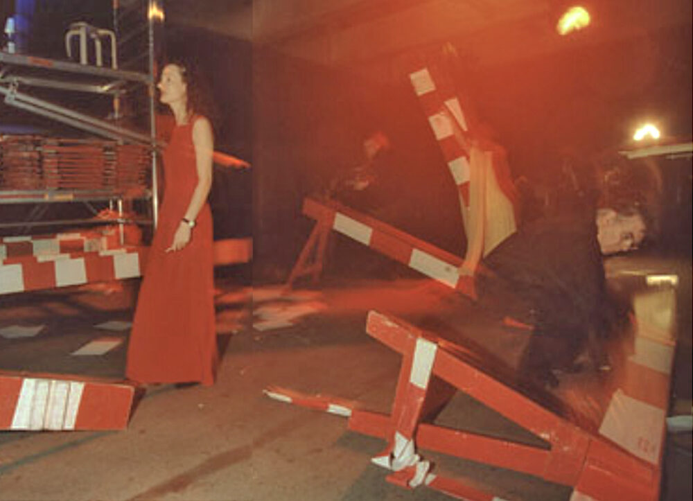 «ATAXIA» Installation + Performance im Burghof Lörrach / mit Simone Füssler, Thomas Hauck, Anouk Spiess / 2000