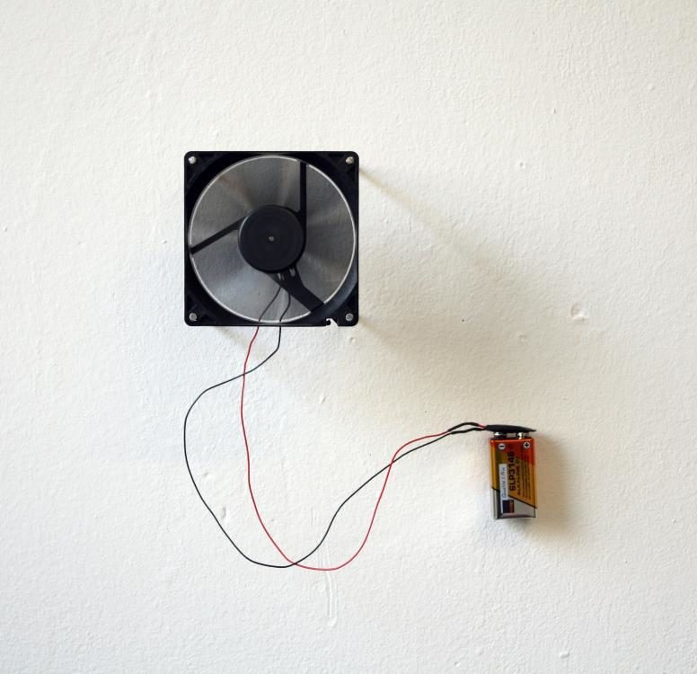 Rotondo, 2015, 25 x 25 x 8 cm, Propeller, Kabel, Batterie, Nägel