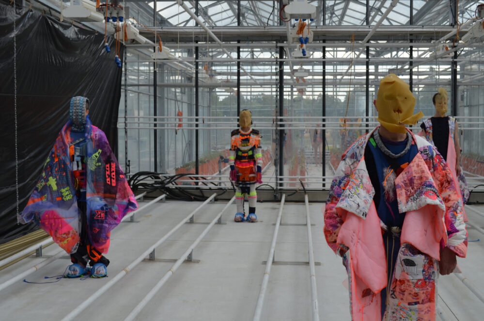 Aktion HEADMACHINE. 2019 Kleine Humboldt Galerie, Berlin. © Susi Hinz. Photo: Liz Stumpf.