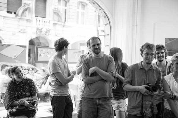 4758 201307 Jack Up Legs Bledowski Katharina Good